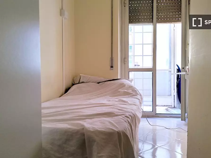 Immagine 1 di Camera condivisa in affitto  in Viale Tirreno, 00141 Roma RM, Italy a Roma