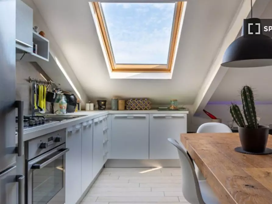 Immagine 4 di Camera condivisa in affitto  in Via Giacinto Albino a Napoli