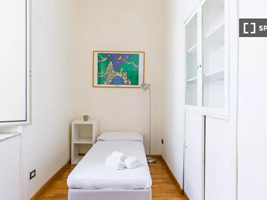 Immagine 12 di Appartamento in affitto  in Via Chiaia a Napoli