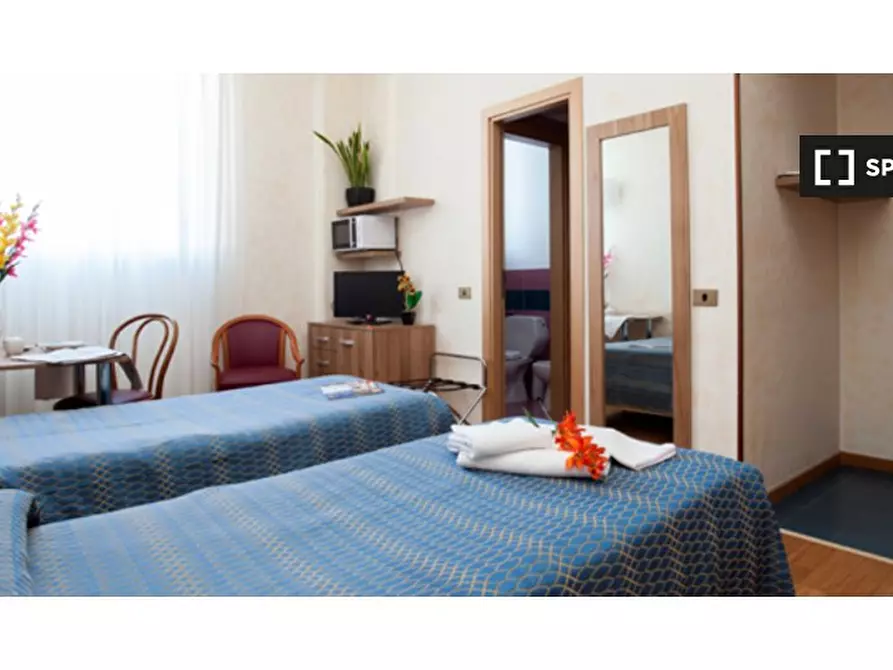 Immagine 2 di Ufficio in affitto  in Via Lepontina a Milano