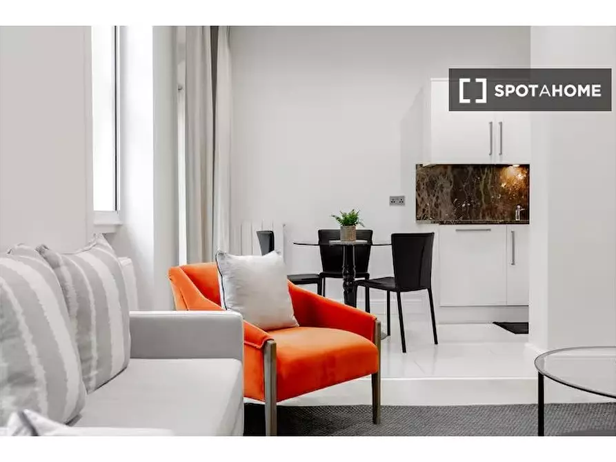 Immagine 19 di Appartamento in affitto  in -41 Nottingham Pl a Paddington