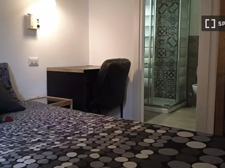 Immagine 1 di Camera condivisa in affitto  in V.le Leonardo da Vinci a Roma