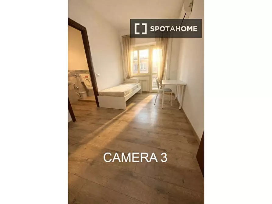 Immagine 5 di Camera condivisa in affitto  in Via Teano a Roma