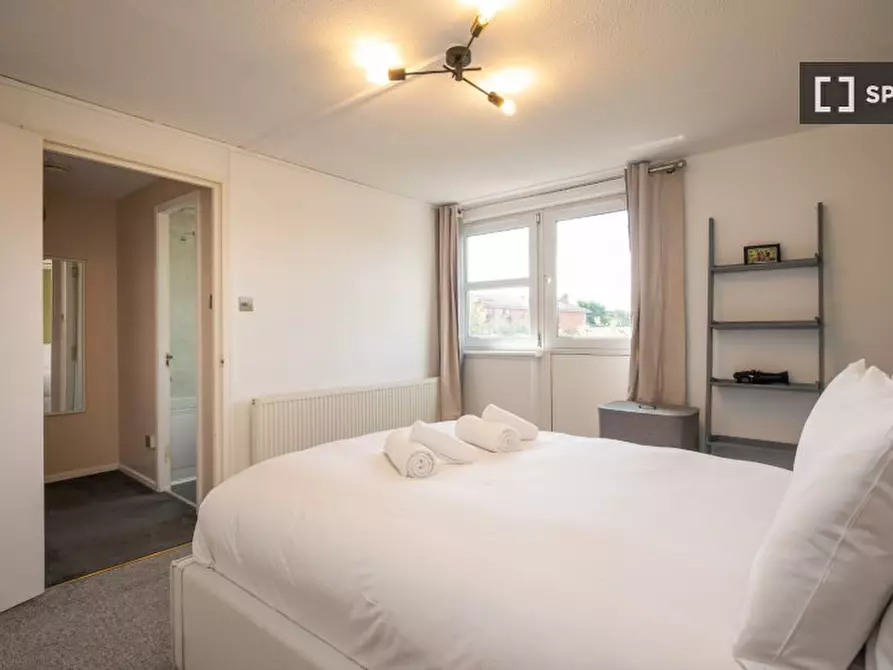 Immagine 16 di Appartamento in affitto  in Vulcan Way a Islington