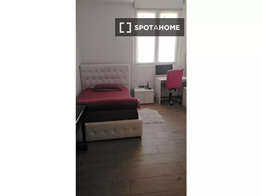 Immagine 2 di Camera condivisa in affitto  in Via Antonio Gramsci a Settimo Milanese