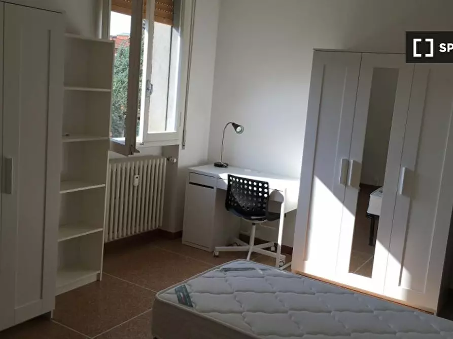 Immagine 2 di Camera condivisa in affitto  in Via Fossolo a Bologna