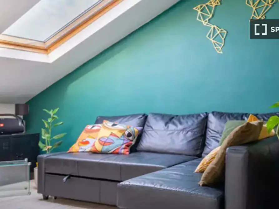 Immagine 3 di Camera condivisa in affitto  in Via Giacinto Albino a Napoli