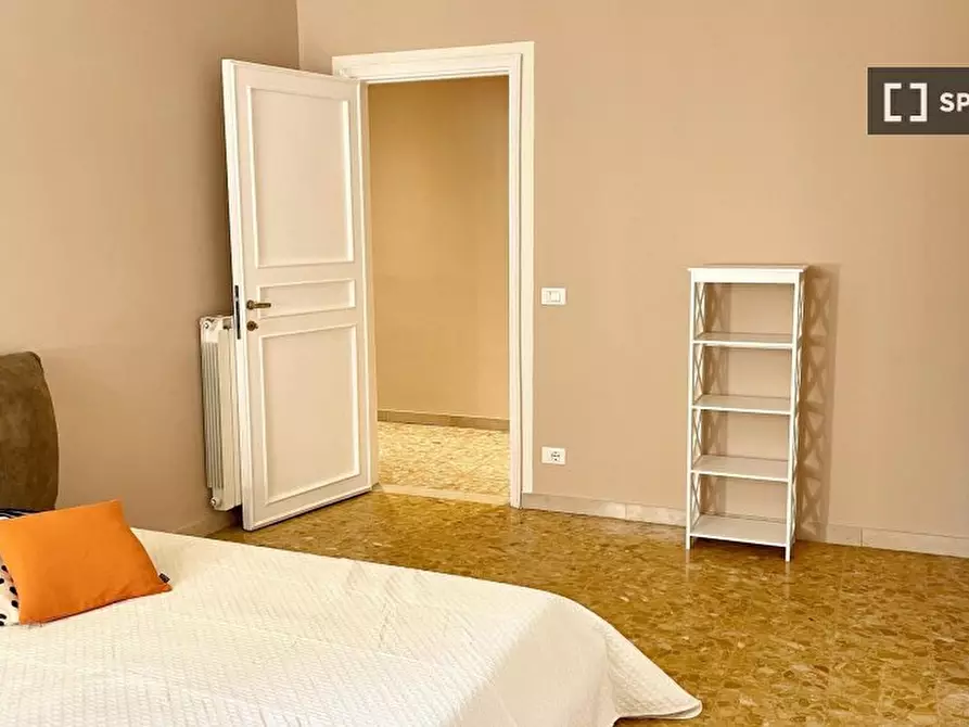 Immagine 2 di Camera condivisa in affitto  in LUNGARNO VESPUCCI a Firenze