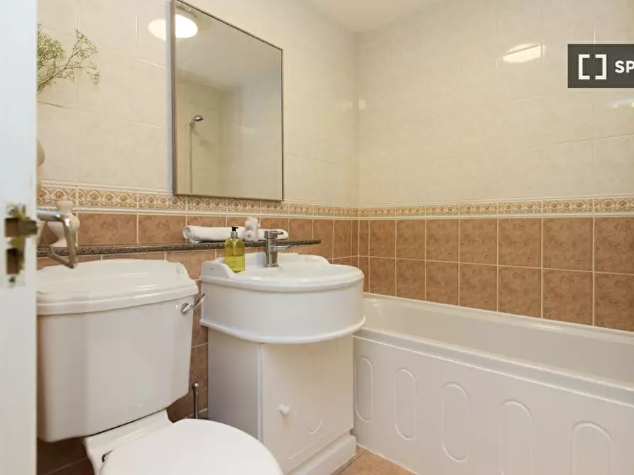 Immagine 19 di Appartamento in affitto  in Brompton Park Cres a Hammersmith
