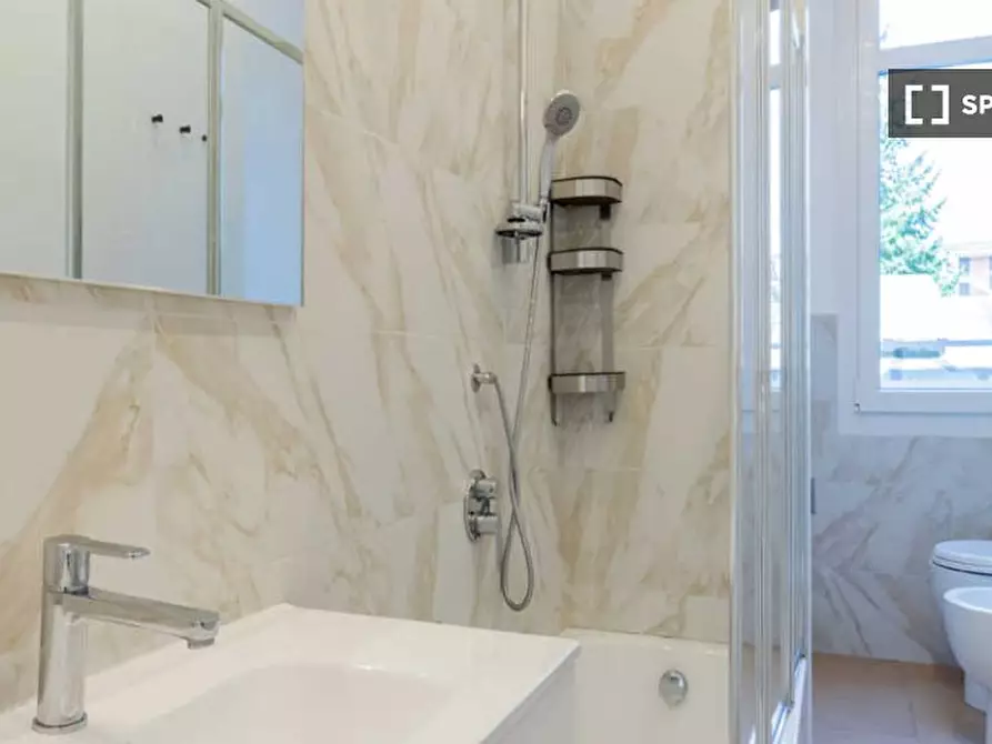 Immagine 6 di Camera condivisa in affitto  in Viale Carlo Espinasse a Milano