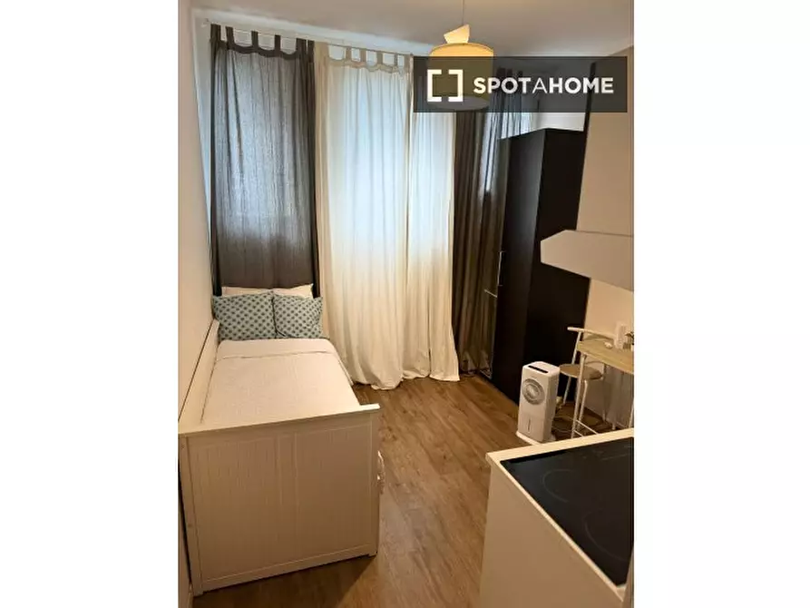 Immagine 1 di Ufficio in affitto  in Via Attilio Momigliano a Milano