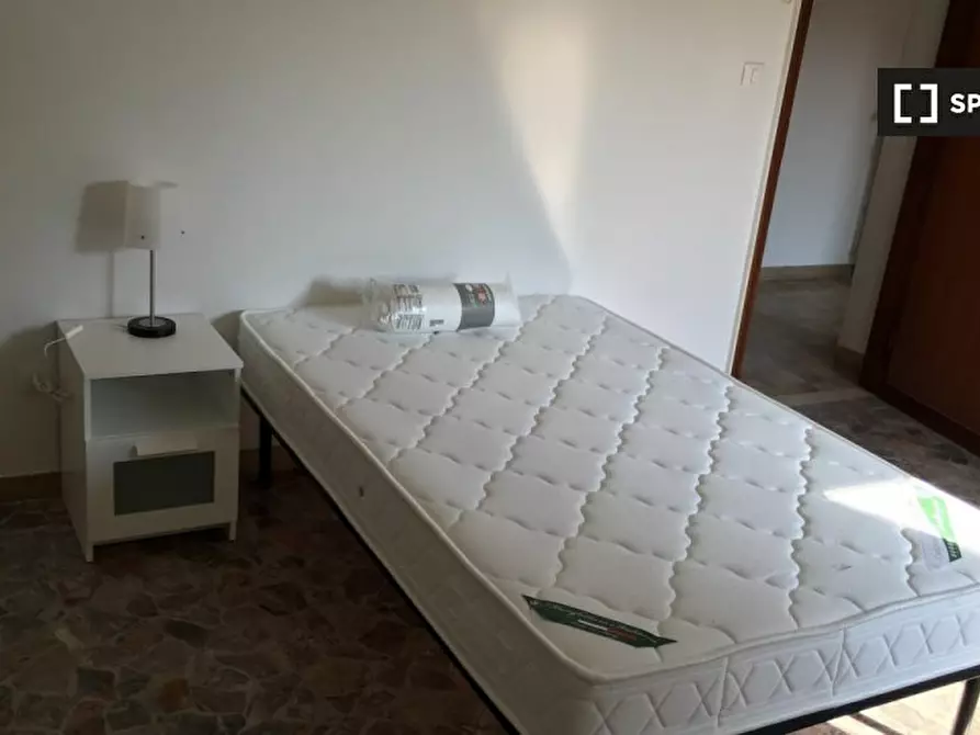 Immagine 17 di Camera condivisa in affitto  in Via Fossolo a Bologna