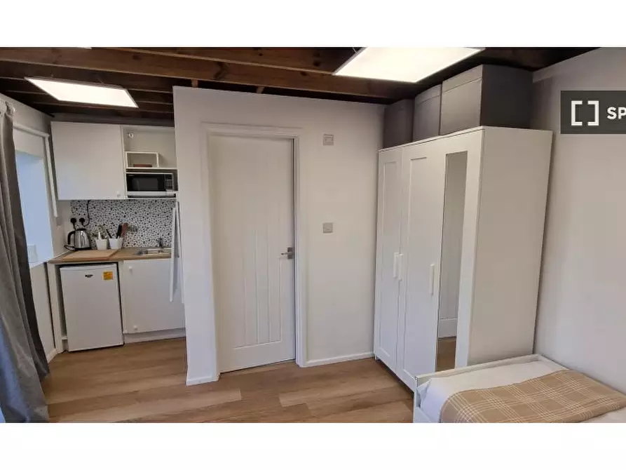 Immagine 13 di Ufficio in affitto  in Eastdean Ave a 