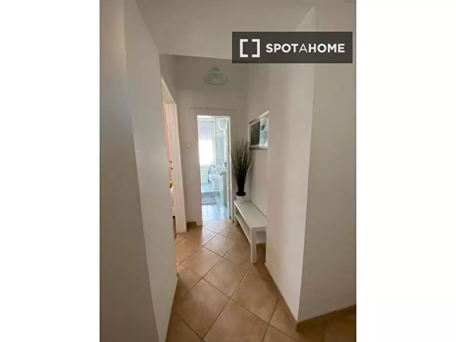 Immagine 9 di Appartamento in affitto  in Via la Spezia a Roma