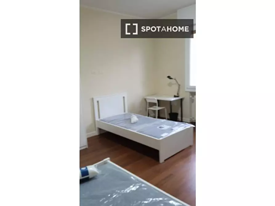 Immagine 2 di Camera condivisa in affitto  in Via Giovanni Brugnoli a Bologna