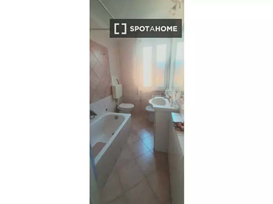 Immagine 16 di Camera condivisa in affitto  in Via Cesare Bazzani a Roma