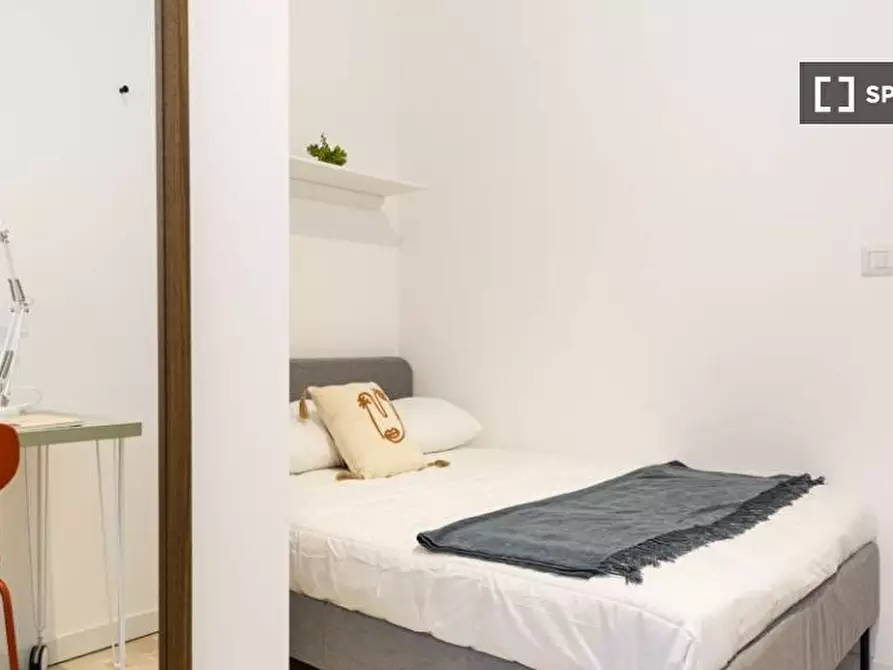 Immagine 3 di Camera condivisa in affitto  in Via Lorenteggio a Milano