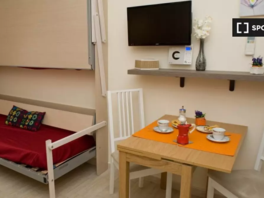 Immagine 13 di Camera condivisa in affitto  in Via Vetulonia a Roma