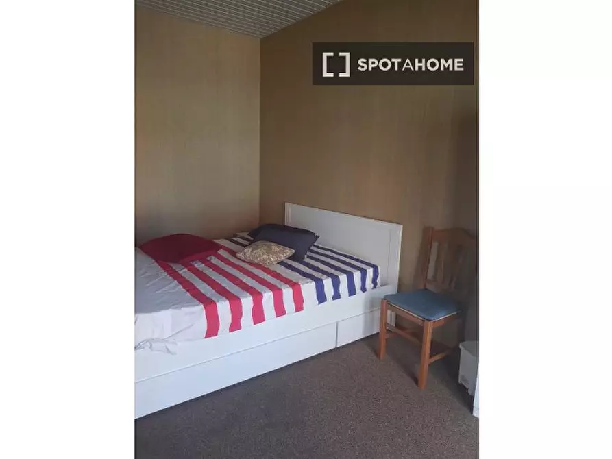 Immagine 1 di Camera condivisa in affitto  in Via Federico Paolini a Torino