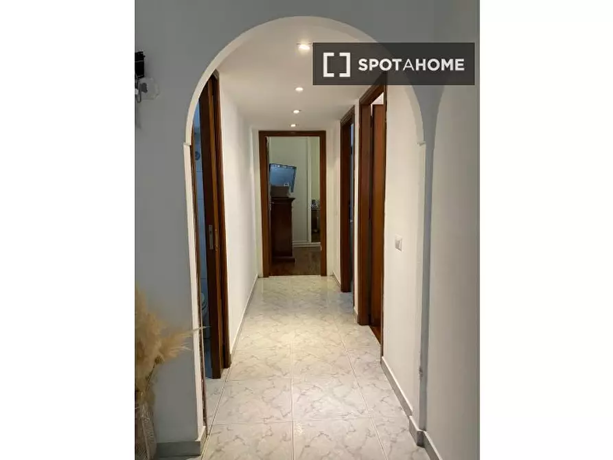 Immagine 9 di Appartamento in affitto  in Via Gian Luca Squarcialupo a Roma