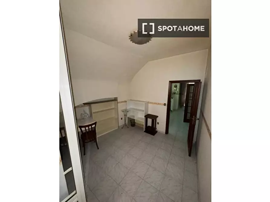 Immagine 10 di Camera condivisa in affitto  in Str. dell'Anticaglia a Napoli