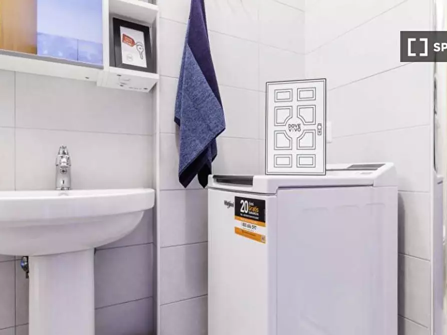 Immagine 16 di Camera condivisa in affitto  in Via Fiume delle Perle a Roma