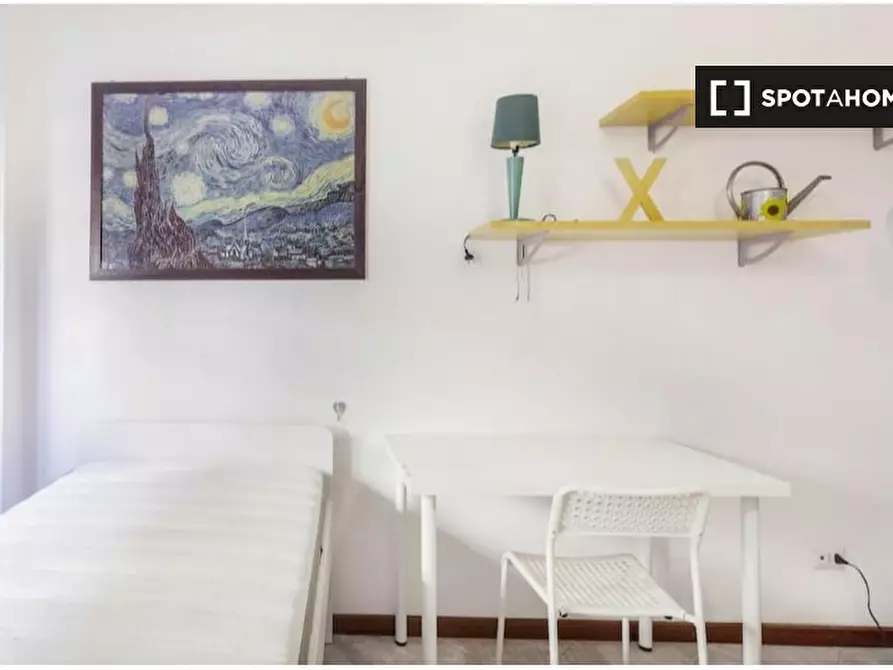 Immagine 2 di Camera condivisa in affitto  in Via Privata Ebro a Milano