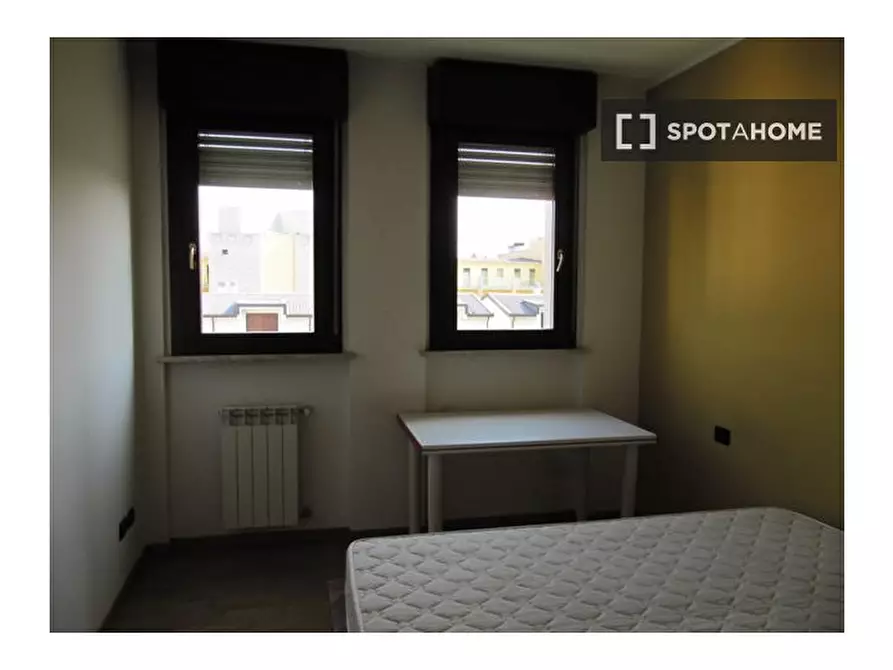 Immagine 2 di Camera condivisa in affitto  in Via Rutilia a Milano