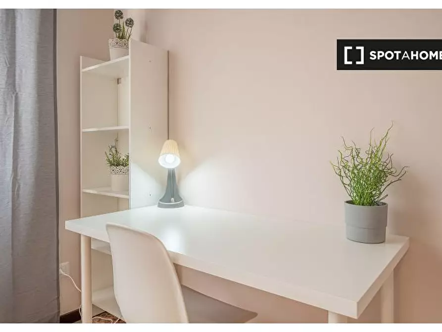 Immagine 4 di Camera condivisa in affitto  in Via Angera a Milano