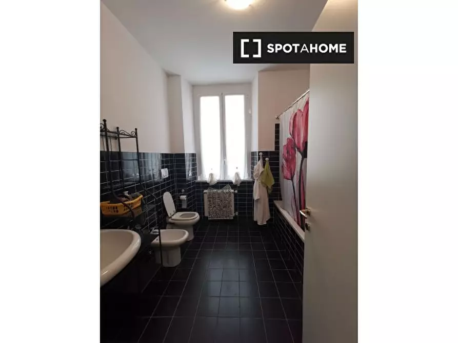 Immagine 15 di Camera condivisa in affitto  in Via Venezia a Genova