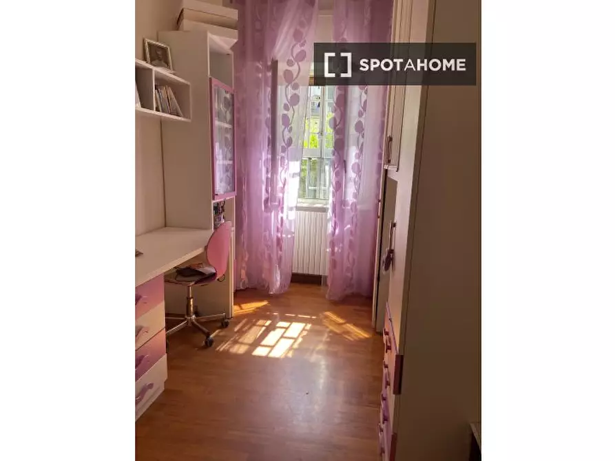 Immagine 11 di Camera condivisa in affitto  in Via Posillipo a Napoli