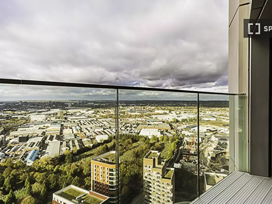 Immagine 12 di Appartamento in affitto  in Icon Tower a Ealing