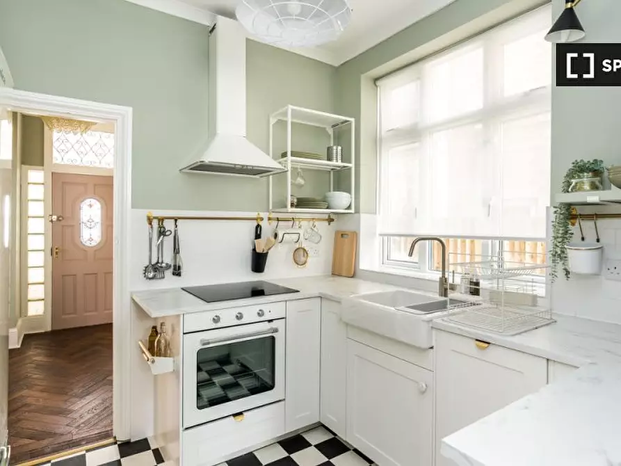 Immagine 13 di Appartamento in affitto  in Ambrose Ave a Barnet