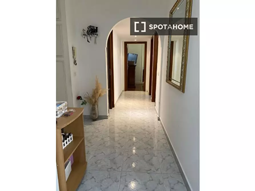Immagine 5 di Appartamento in affitto  in Via Gian Luca Squarcialupo a Roma