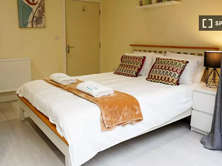 Immagine 13 di Appartamento in affitto  in Clare Rd a 