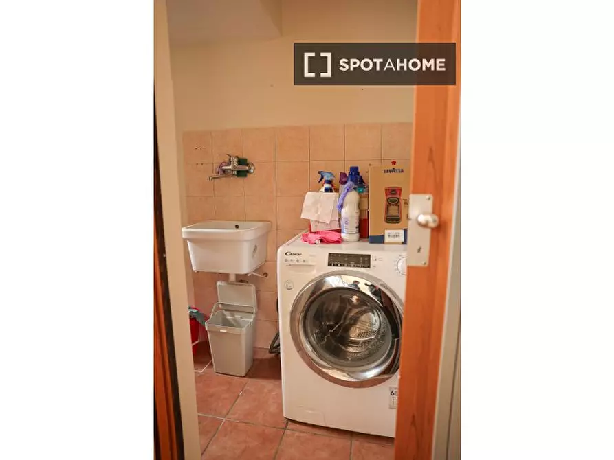 Immagine 14 di Camera condivisa in affitto  in Via Gaspare Spontini a Torino