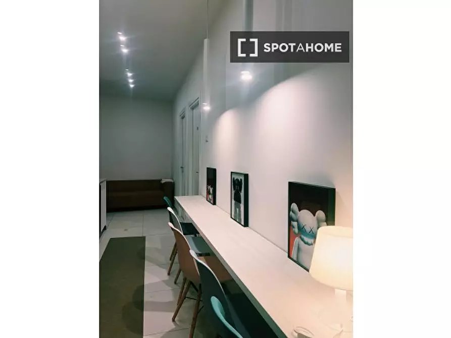 Immagine 14 di Camera condivisa in affitto  in Via Stella a Napoli