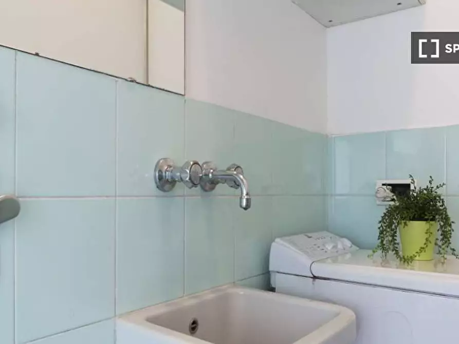 Immagine 4 di Camera condivisa in affitto  in Via Alzaia Naviglio Pavese a Milano