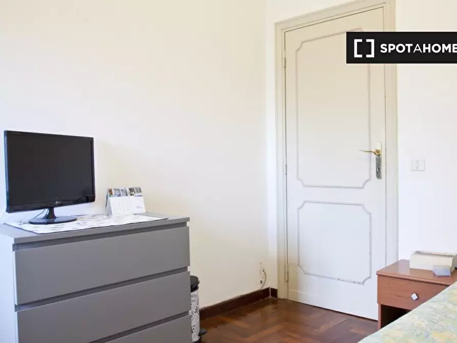 Immagine 3 di Camera condivisa in affitto  in Via Lero, 00144 Roma RM, Italy a Roma