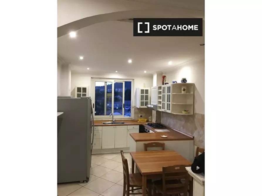 Immagine 19 di Camera condivisa in affitto  in Via Mario Gigante a Napoli