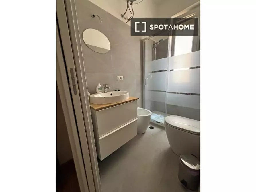 Immagine 14 di Camera condivisa in affitto  in Viale delle Provincie a Roma