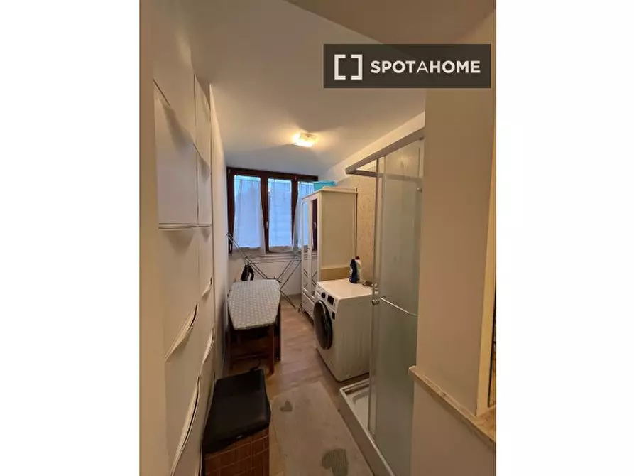 Immagine 14 di Camera condivisa in affitto  in Viale Londra a Roma