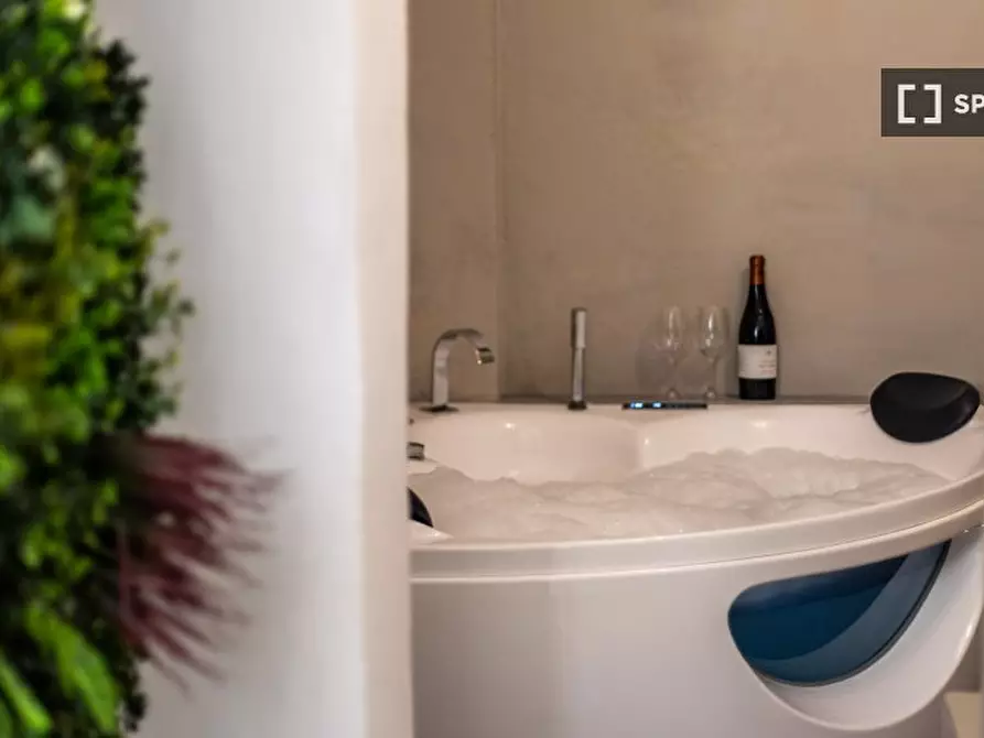 Immagine 13 di Appartamento in affitto  in Via S. Carlo a Bologna