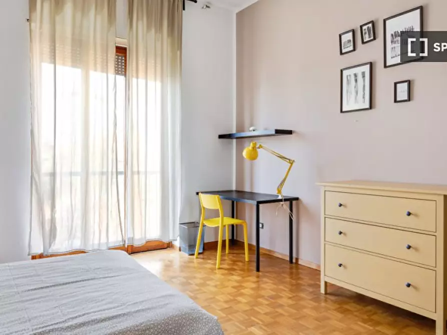 Immagine 2 di Camera condivisa in affitto  in Via Curtatone a Milano