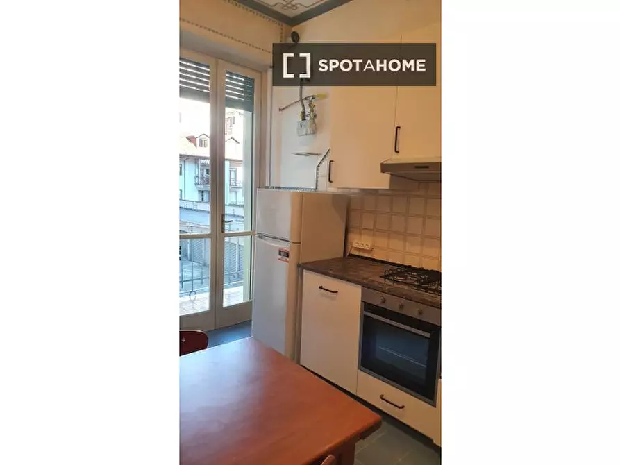 Immagine 9 di Camera condivisa in affitto  in Via Susa a Torino