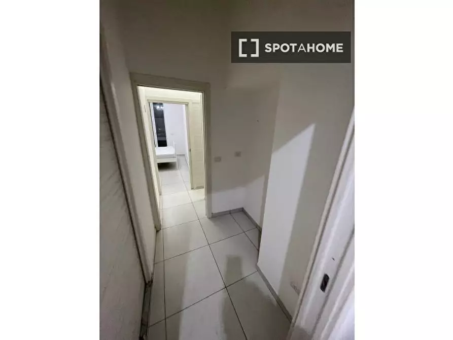 Immagine 4 di Camera condivisa in affitto  in Vico Vetriera Vecchia a Napoli