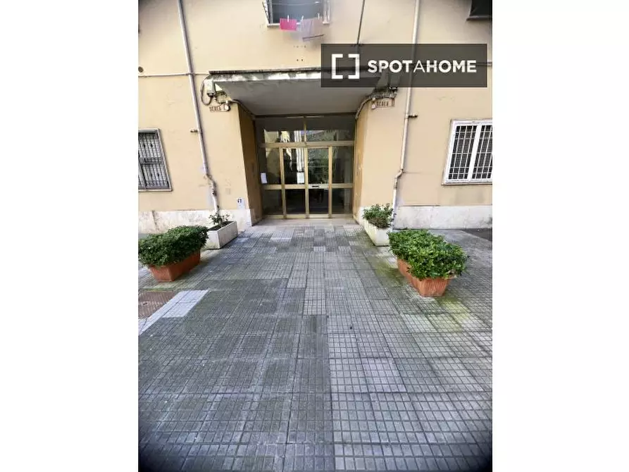 Immagine 15 di Camera condivisa in affitto  in Via Flavio Stilicone a Roma