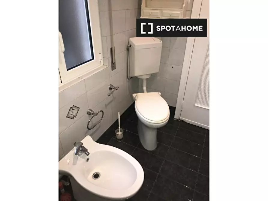 Immagine 13 di Camera condivisa in affitto  in Via Pitagora, 20128 Milano MI, Italy a Milano