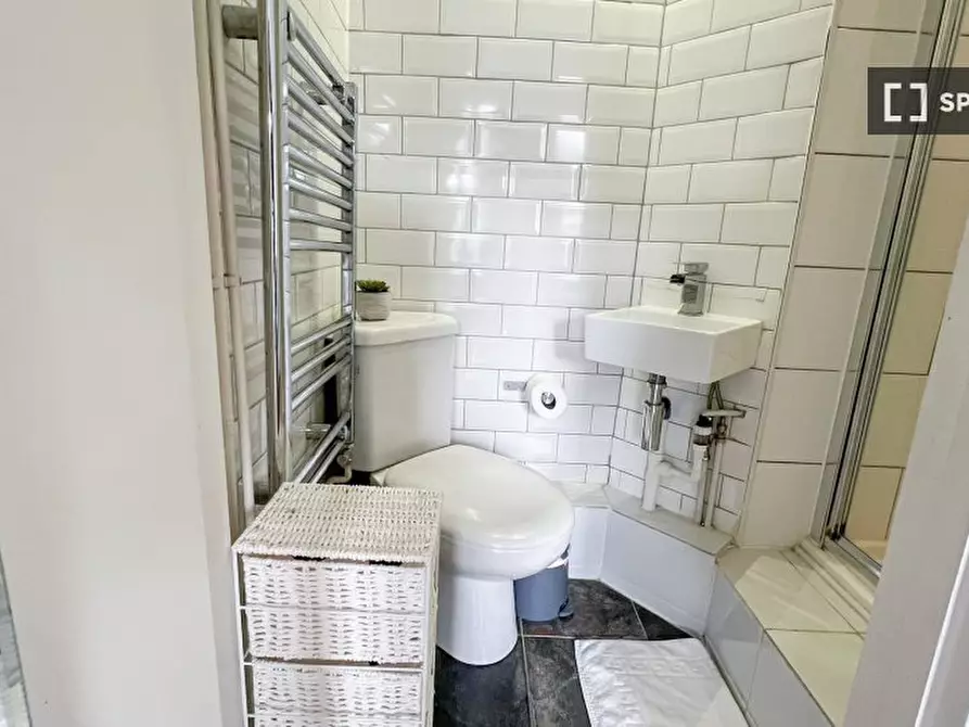 Immagine 15 di Appartamento in affitto  in A Long Ln a Islington