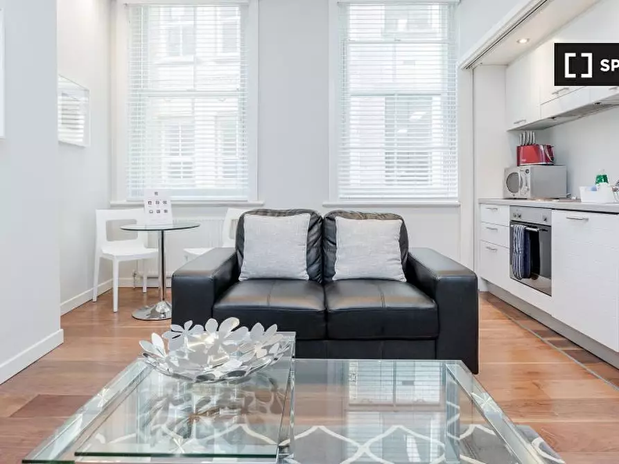 Immagine 4 di Appartamento in affitto  in Dyer's Buildings a Camden Town